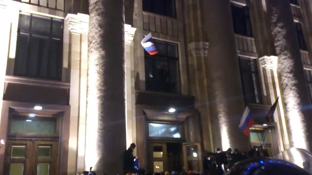 флаг РФ на здании ХОГА 6 апреля 2014 смотреть онлайн