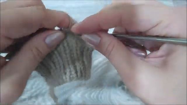 Женские варежки (рукавицы) с косами спицами [get-save.com] смотреть онлайн