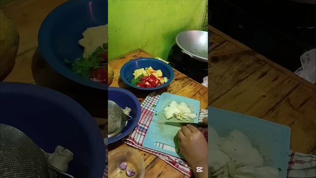Memasak di kontrakan | sop ayam | part 2 #adayinmylife #food #memasaksederhana #cooking смотреть онлайн
