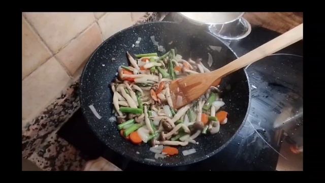 Баранья печень с грибами и спаржей смотреть онлайн