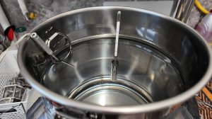 Не сладкий сахар !!! Выход спирта зависит не только от дрожжей,но в основном и от качества сахара !