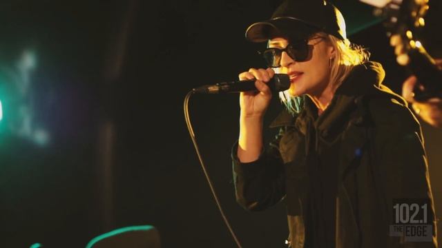 Metric - Dark Saturday (Live at the Edge) смотреть онлайн