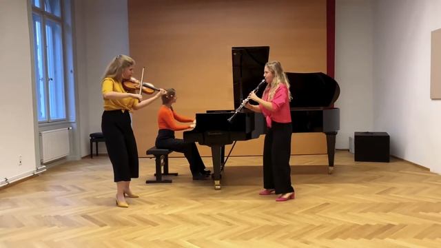 D. Shostakovich: Five Pieces for 2 Violins and Piano: IV. Walz (Arr. for Clarinet,Violin and Piano) смотреть онлайн