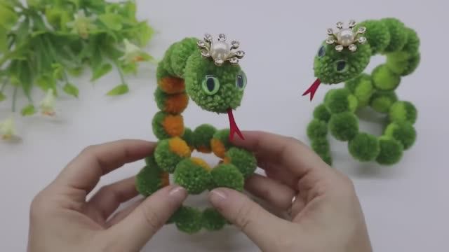 ЗМЕЯ - символ 2025! Из пряжи без вязания! Поделки к Новому Году! смотреть онлайн