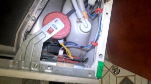 Стиральная машина BOSCH останавливается во время стирки. 25 лет,качество которого больше нет