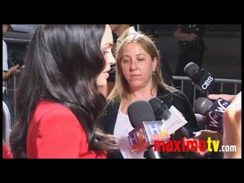 Megan Fox on Gen 13 and on her Accent смотреть онлайн