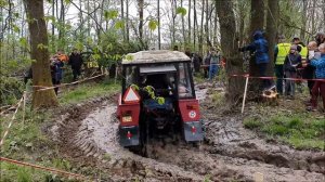 Уникальное шоу – гонки на тракторах!