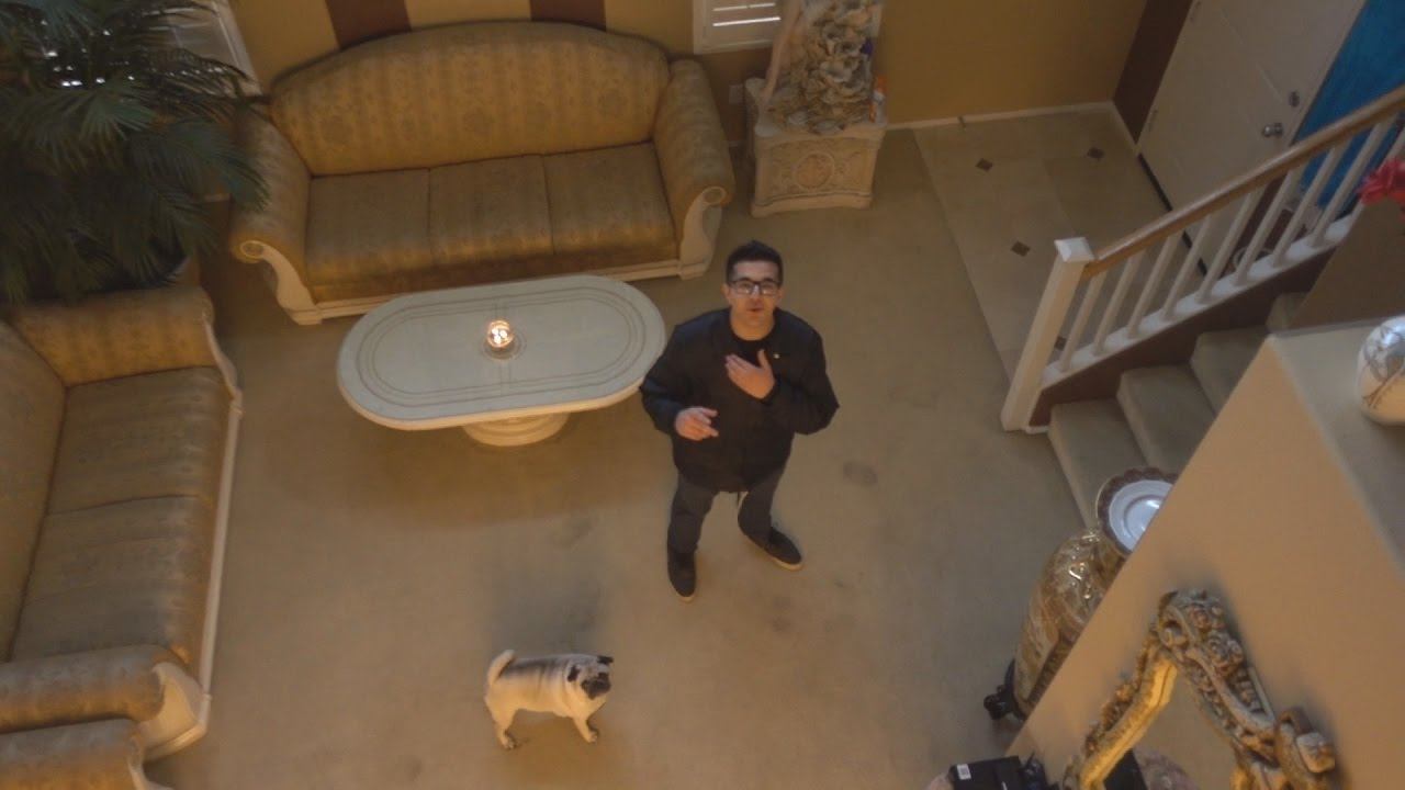 CRAZY FAN BREAKS INTO OUR HOUSE... | FaZe Rug смотреть онлайн