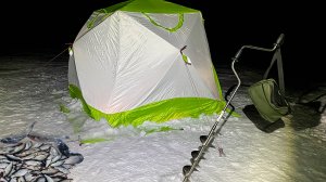 Зимняя рыбалка с ночевкой в палатке | Отличный клев плотвы | Налим на жерлицы 2022