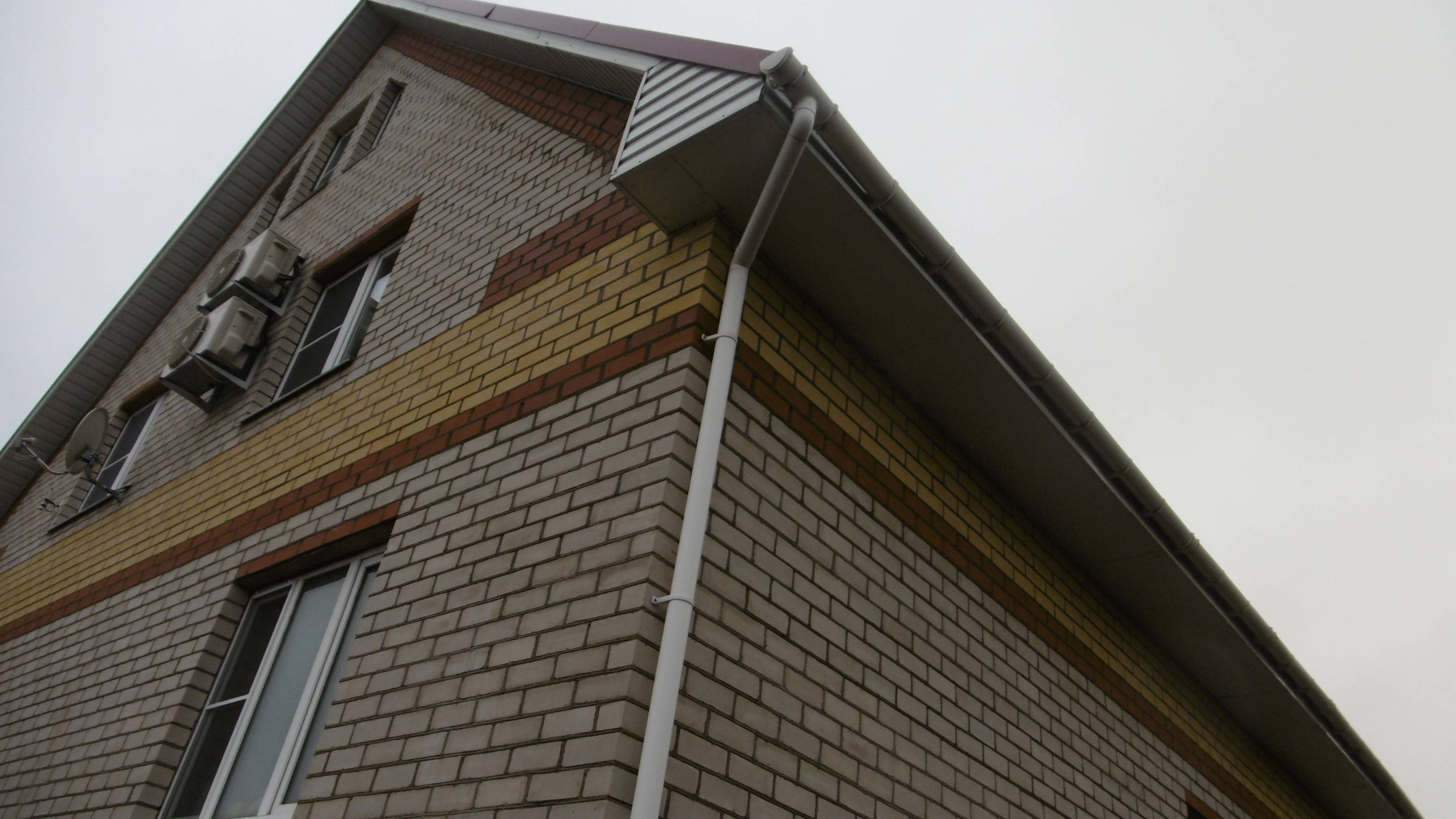 Отведение озона в водосточную трубу.