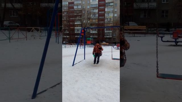 Когда пытался сделать бутылка воды челлендж.