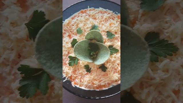 Вкусно! Салатик.Отварные свинина,огурцы соленые Картофель морковь, Майнез, Сыр. смотреть онлайн