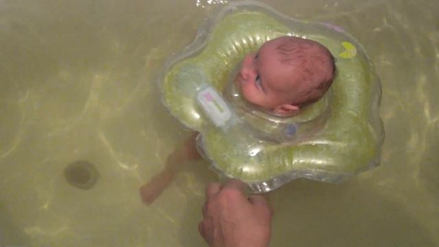 Купание с кругом смотреть онлайн