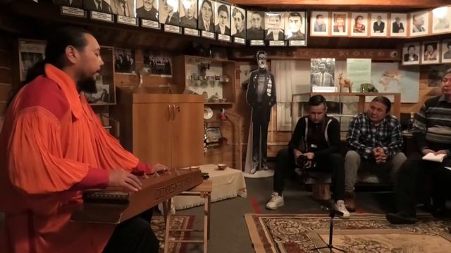 Вячеслав Албычаков сказывает Ах ой аттығ Алып Хан. Отрывок из хакасского эпоса смотреть онлайн