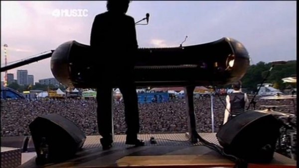Depeche Mode - Suffer well  (Live O2 Wireless Festival 2006)