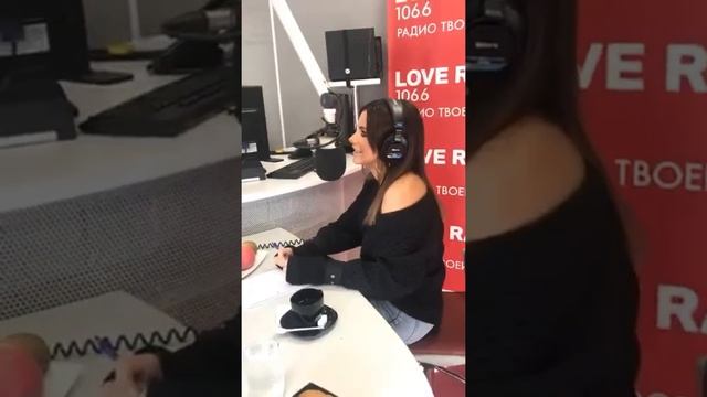Ани Лорак даёт интервью на Love Radio