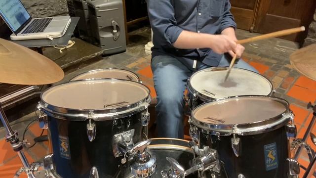 Two-Bar Fills #7 (Hal Leonard Drumset) - medium tempo смотреть онлайн