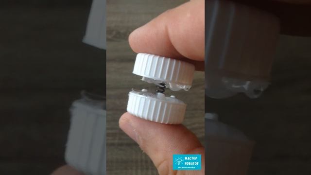 Самодельное изобретение из двух пластиковых крышек и пружинки смотреть онлайн