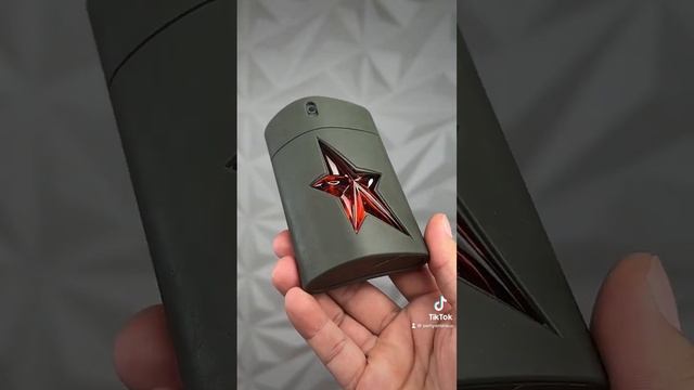B Men de Mugler 🔴 смотреть онлайн