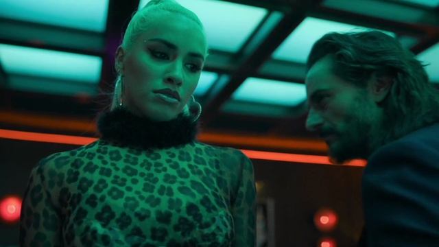 Romeo crea los personajes de las chicas. 01×02 Sky Rojo смотреть онлайн
