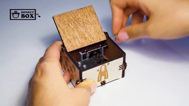 Музыкальная шкатулка MonkeyBox с мелодией из Унесенных Призраками смотреть онлайн