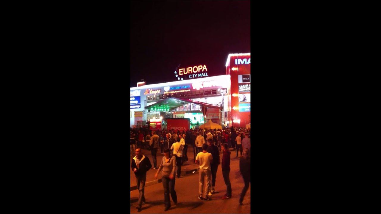 Фрагмент выступления группы КАСТА у Europe City Mall в Волгограде
