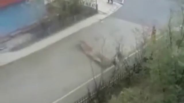 УРАГАН В ЯКУТСКЕ! ЧУДОМ ОСТАЛСЯ ЖИТЬ! смотреть онлайн