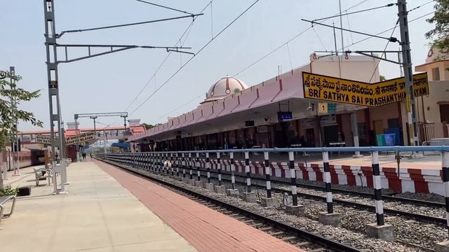 😀 117. Добралась до Путтапарти. Железнодорожная станция Шри Сатья Саи Прашанти Нилаям. Еду в ашрам.