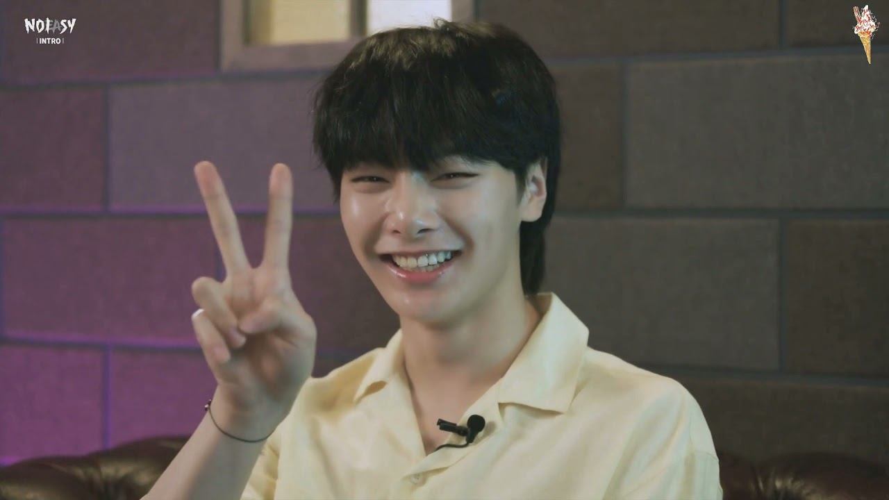 Stray Kids - INTRO ''NOEASY