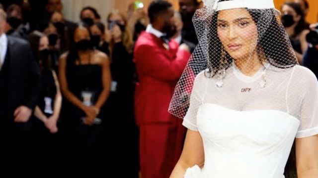 Kylie Jenner explains why she wore a wedding dress to Met Gala 2022 :By Margaret Abrams смотреть онлайн