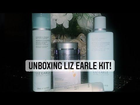Unboxing Liz Earle Kit!