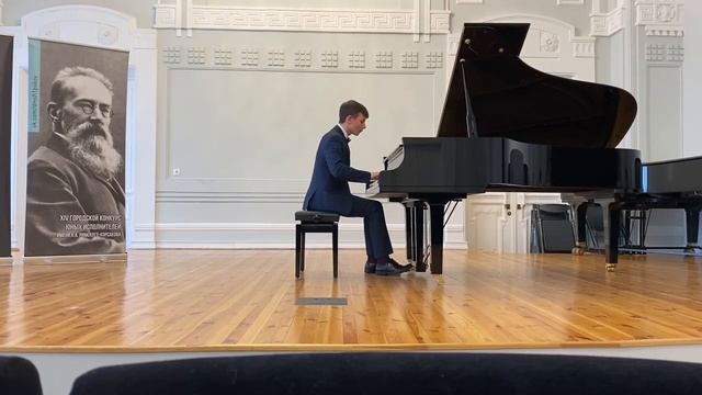 В. Гаврилин. "В старом доме" из цикла "Деревенские эскизы". исп. Алексей Колосов. смотреть онлайн