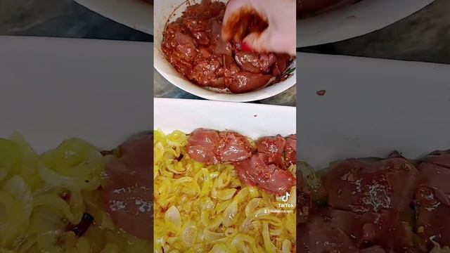 Куриная печень с яблоками в духовке смотреть онлайн