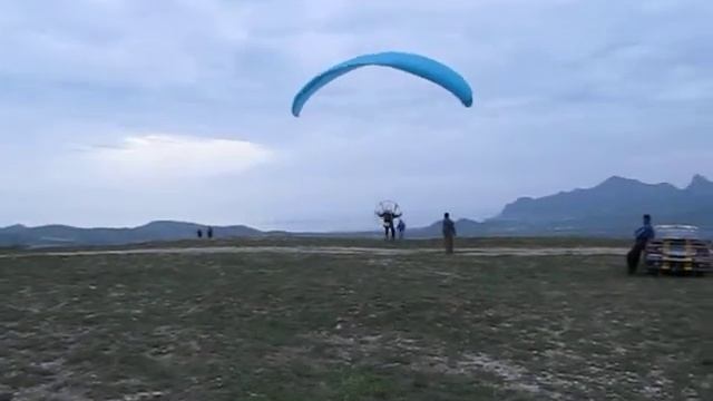 Старт на парамоторе Клемуха.MOV смотреть онлайн