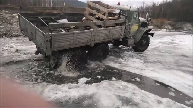 Гонки на грузовиках по грязи: вызов скорости и грязи! смотреть онлайн