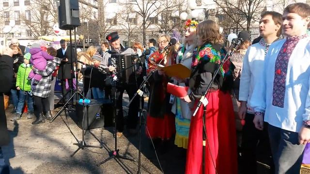 Slaviska kören sjunger "Дорогой длинною" (Maslenitsa 2016, Stockholm) смотреть онлайн