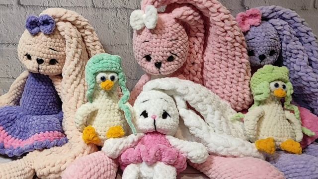 Обзор готовых вязаных игрушек / зайчик, гусь, собачка, удав смотреть онлайн