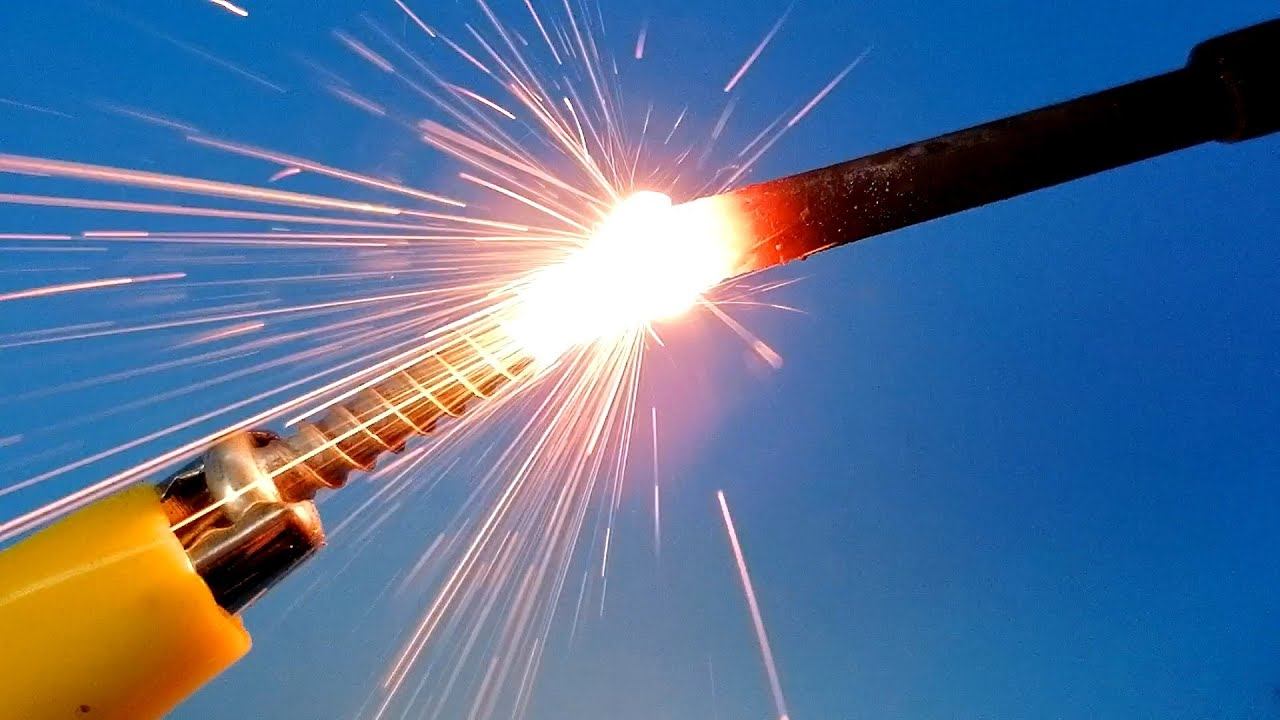 How to make high voltage with transformer |Burn iron With High Voltage смотреть онлайн
