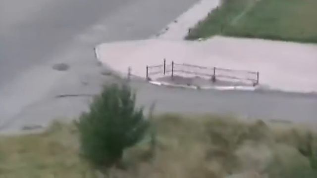 Алчевеск, 28.08.2014, неразорвавшийся снаряд на ул. Сарматской (р-н «Талисмана»). смотреть онлайн