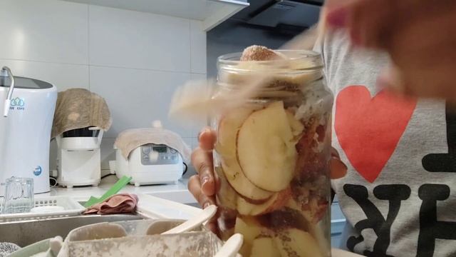 Do You have Apple at Home?Try to Keep it Lasts and Still Crunchy even a week and more.In a Jar.. смотреть онлайн