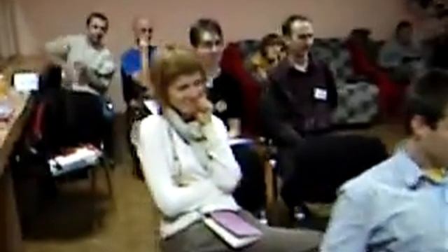 Люди на тренинге ораторов смотреть онлайн