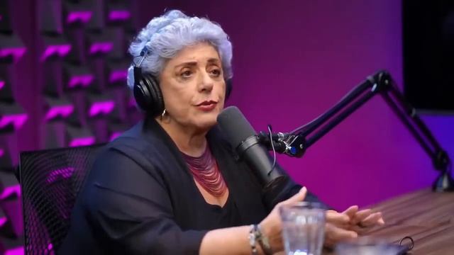 O MOMENTO É COMPLICADO LEDA NAGLE NO Papagaio Falante смотреть онлайн
