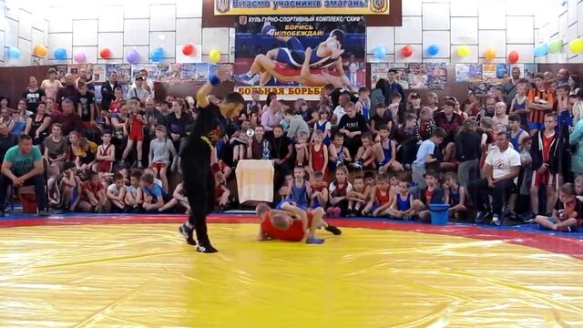 9714 Вільна боротьба м.Токмак - клуб "Чемпіон" смотреть онлайн