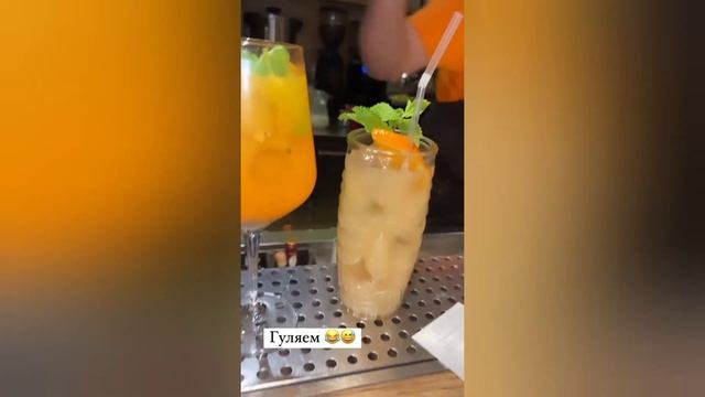 Даша Ставнича экс Холостячка приехала к своим родителям и провела с ними теплый день смотреть онлайн