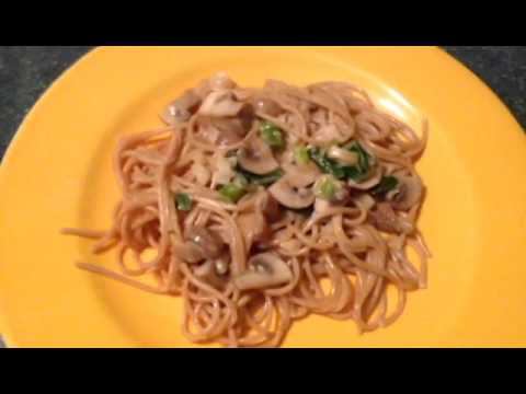 Lonesome Cooking - Creamy Mushroom Spaghetti смотреть онлайн