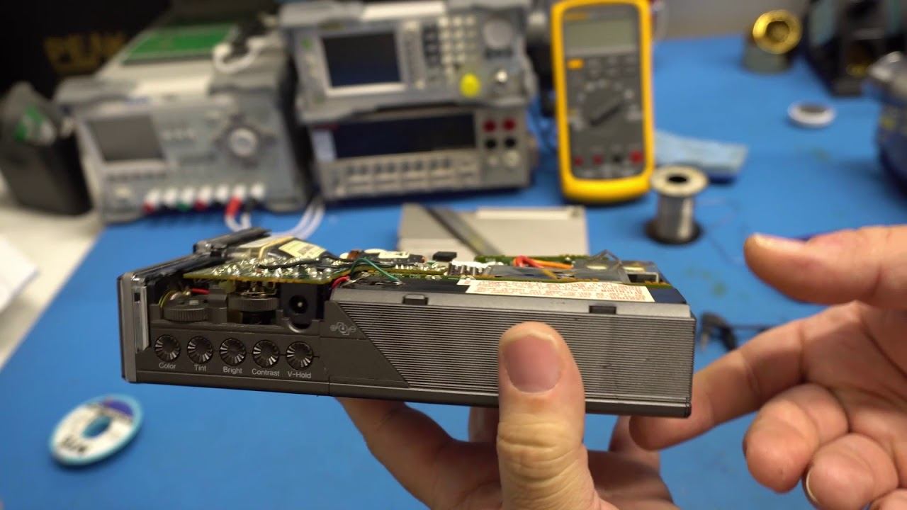 Panasonic Travelvision CT 101 Worlds Smallest Color CRT TV Repair смотреть онлайн