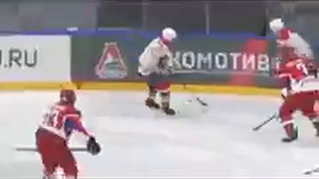 Посвящено победе хоккейной команды"Магистраль".Автор и исполнитель Роман Корнев(братишка). смотреть онлайн