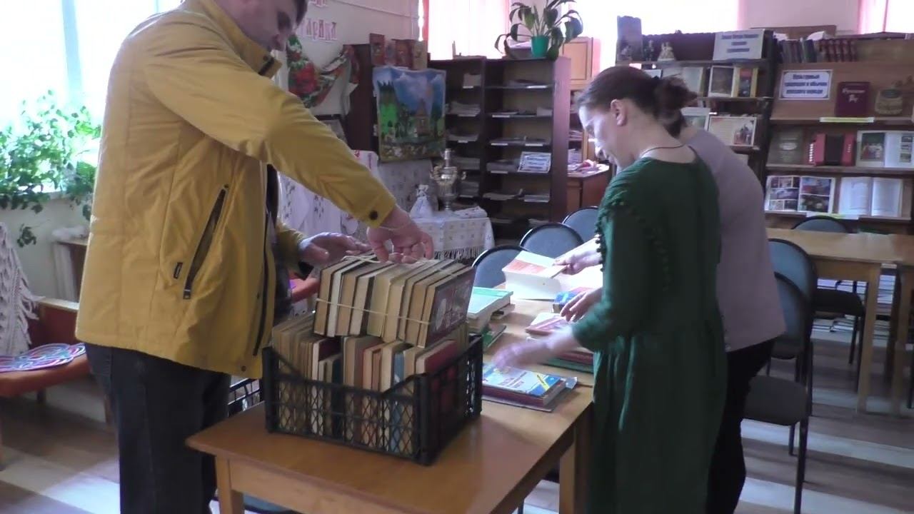 ДЕНЬ КНИГИ. Пополнили библиотечный фонд. Общественно -политическое движения Успешный Брянск. смотреть онлайн