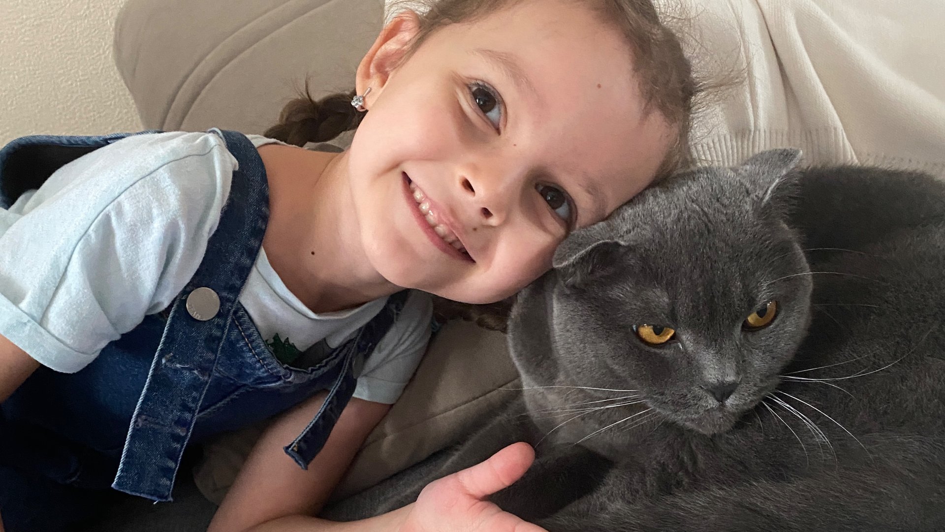 Лера села на шпагат! Разбираем ГУСЯ. Кот прячется от морозов. смотреть онлайн