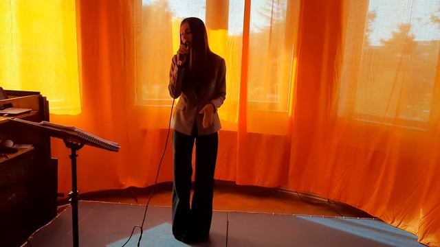 Run run Indila cover Alexia Vay смотреть онлайн